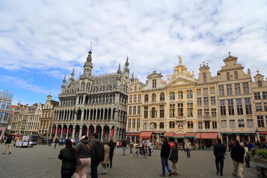 Amsterdam: Brussels & Bruges w/ Optional Chocolate Tasting - The 3.5-hour coach ride each way: where the day starts and how to handle it