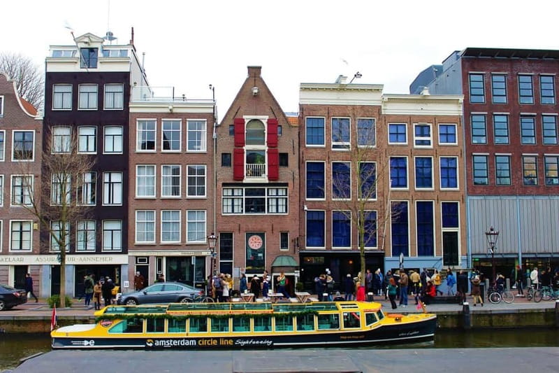 Amsterdam: Burger Cruise - Burgerbar & Canal Cruise - The Waterlooplein burger stop: why it helps your meal timeline