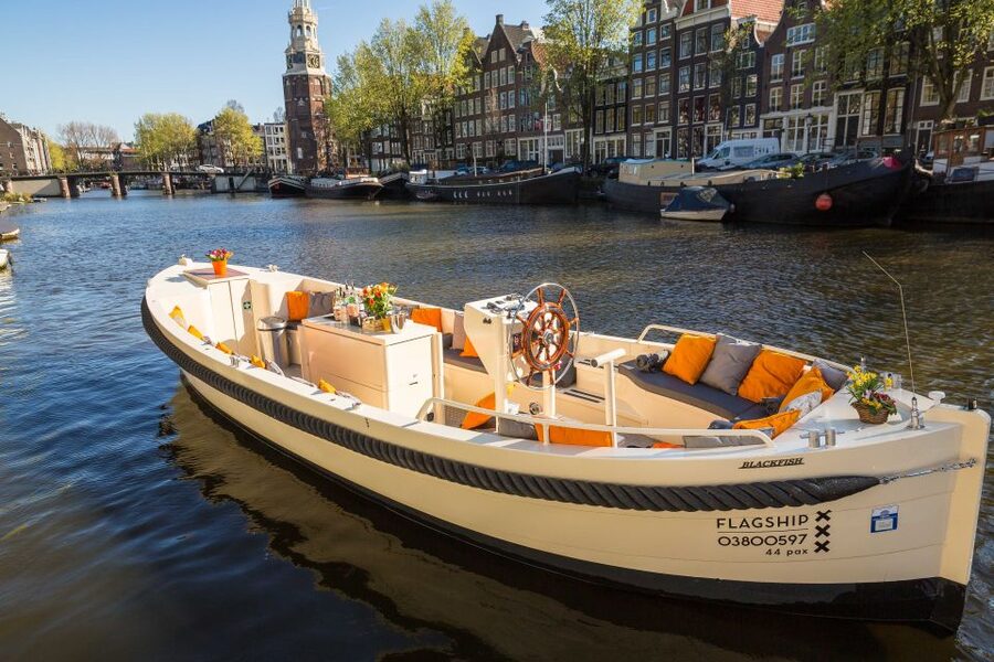 Amsterdam: Canal Belt Private Beer Boat Tour - Your 90-Minute Canal Cruise: What You’ll Actually See