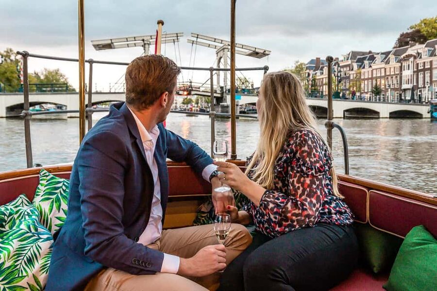 Amsterdam Canal Boat Ride with a Spanish-speaking Guide - Herengracht Views Without the Crowds in Your Way