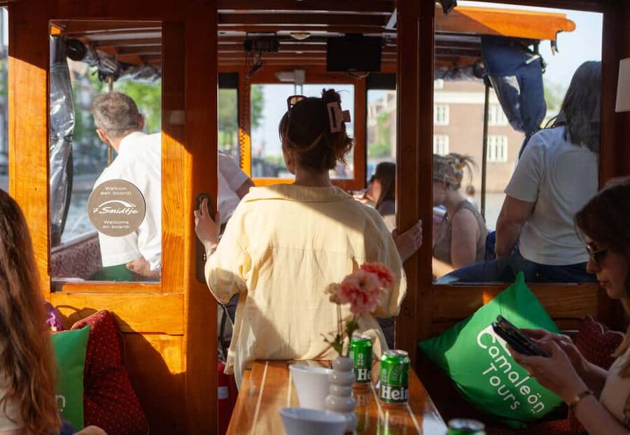 Amsterdam Canal Boat Ride with a Spanish-speaking Guide - Magere Brug and Muntplein: Classic Amsterdam in Short Doses