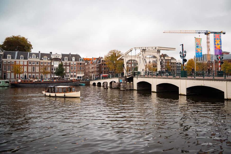 Amsterdam Canal Boat Tour with Live Guide - Key things that make this canal tour worth your time