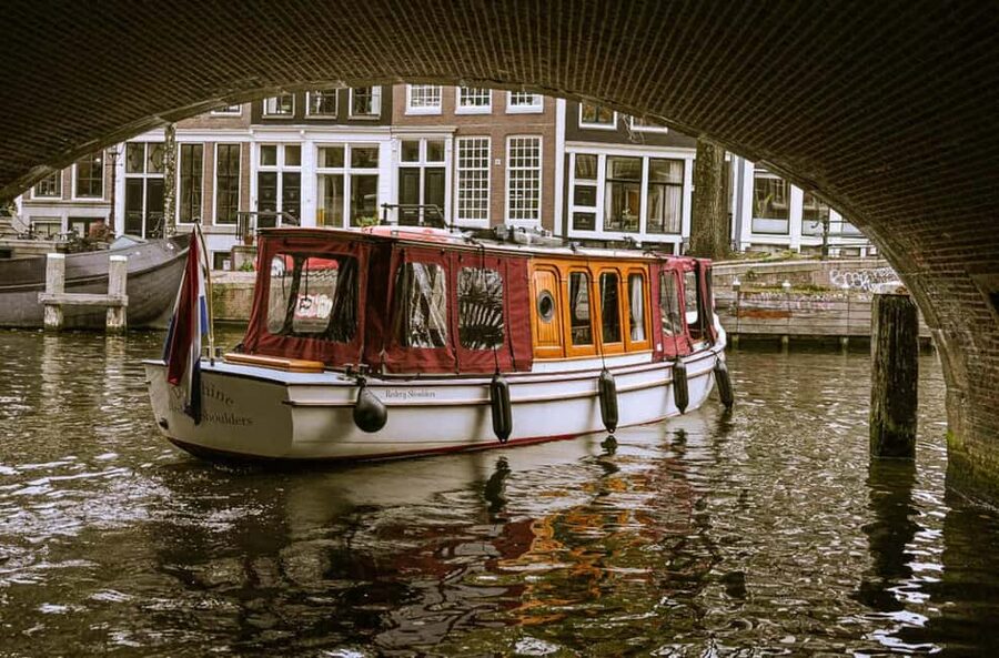 Amsterdam Canal Boat Tour with Live Guide - Drinks, Snacks, and Budget Reality