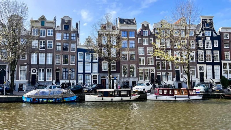 Amsterdam Canal Boat Tour with Live Guide - Daytime vs Evening: When the Canals Look Best to You