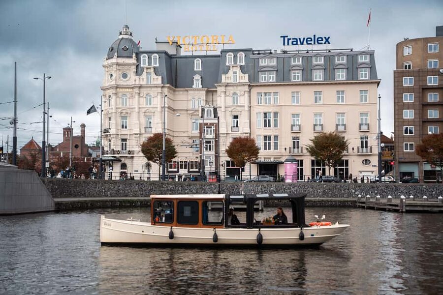 Amsterdam Canal Boat Tour with Live Guide - Where You’ll Meet: Dock Near Saint Morris Restaurant