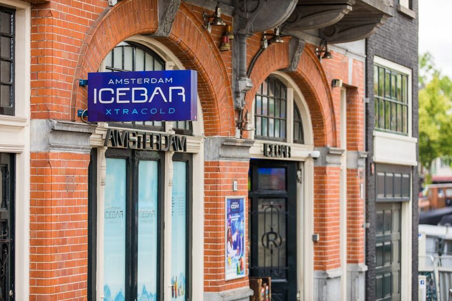 Amsterdam: Canal Cruise and Entrance to Xtracold Icebar - Picking Your Boat Departure Point Near Central Landmarks