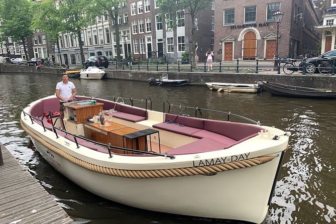 Amsterdam canal cruise in open boat – Guided tour - Drinks onboard: value, timing, and how to think about it