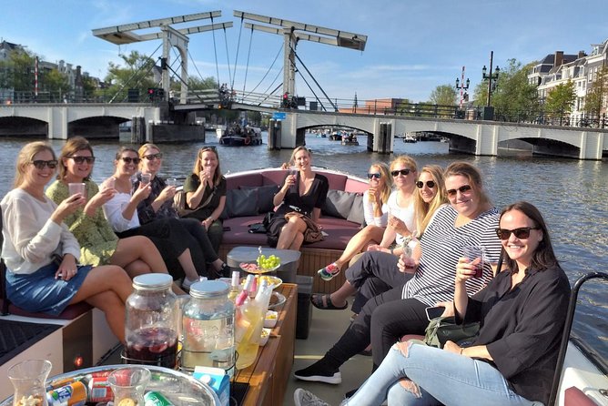 Amsterdam canal cruise in open boat – Guided tour - Prinsengracht to Keizersgracht: what your eyes get