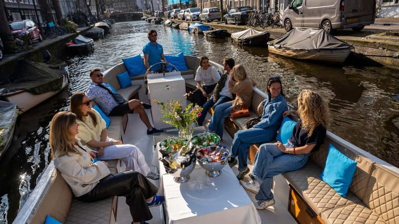 Amsterdam: Canal Cruise in Open Boat with Drink Option - Central Station vs. Anne Frank House Start: Which One Fits Your Day?