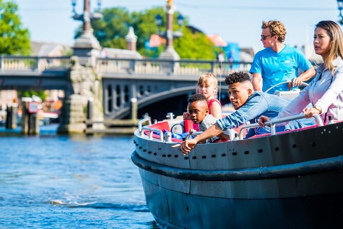 Amsterdam Canal Cruise in Open Boat with Unlimited Drinks Option - Comfort in real weather: blankets, umbrellas, and what to wear