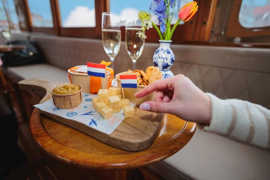 Amsterdam: Canal Cruise with Bubbles & Bites - FAQ