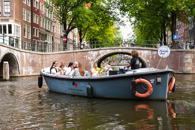 Amsterdam Canal Cruise with Dutch Pancakes and Drinks - Getting to the boat: Leidsekade meeting point and onboard comfort