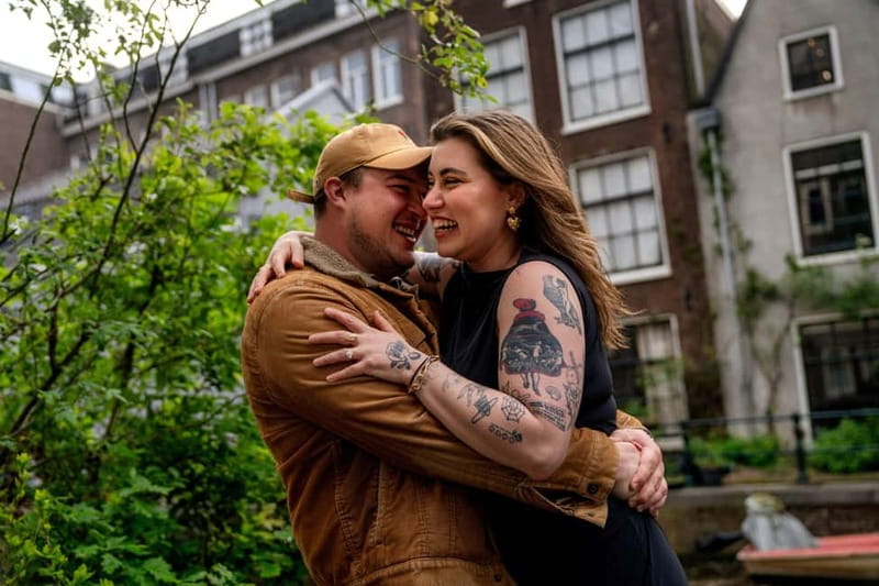 Amsterdam Canals Photoshoot: Private Solo, Family or Couples - How the 45 minutes usually works in the Damrak/Prins Hendrikkade area