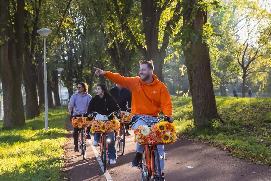 Amsterdam: Cheese Tasting, Windmill & Countryside Bike Tour - Nieuwendammerdijk and Waterland: Where the Best Riding Happens