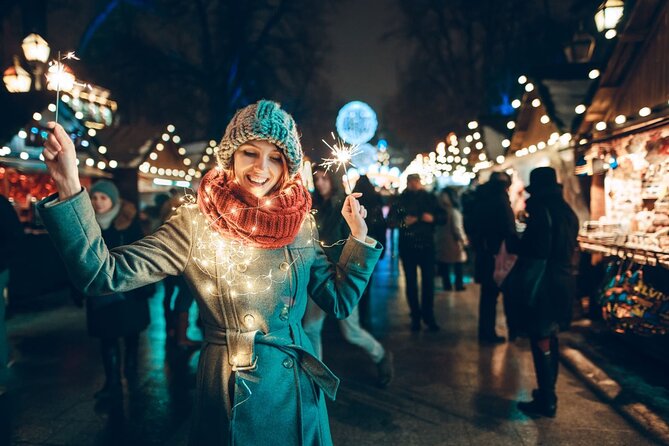 Amsterdam Christmas Walk with hot drink and Dutch treat - Dam Square: the enormous Christmas tree moment you can’t miss