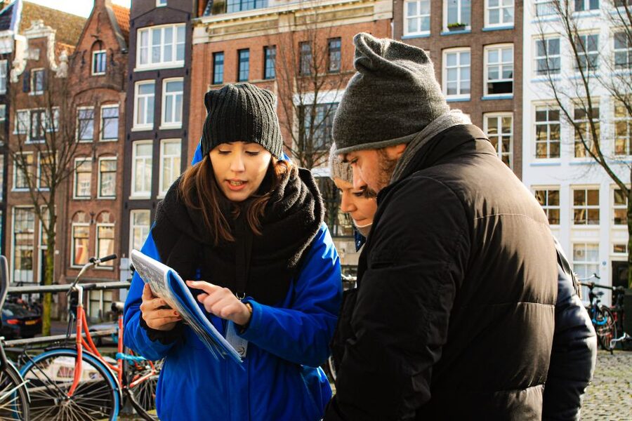 Amsterdam: City Center Walking Tour in italian - Starting at Euro Pub in Dam Square: easy to find, quick to orient
