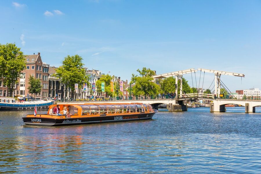 Amsterdam: City Centre Canal Cruise including Audioguide - Audio guide in 19 languages: how to get the most out of it