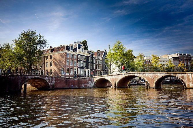 Amsterdam City Centre Cruise on heated boat with Audioguide - The Audio Guide Setup: English Narration and Speaker Limits