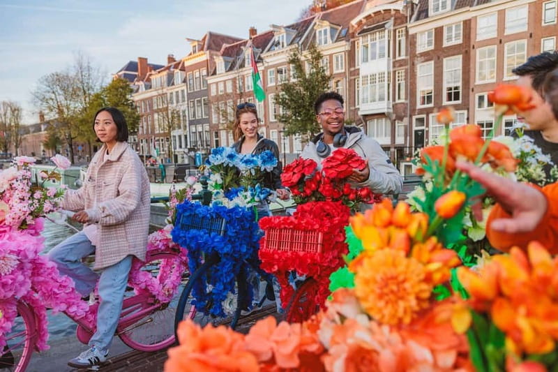 Amsterdam: City Centre, Guided Bike Tour on Flower Bikes - Grachtengordel canals: where UNESCO fits naturally