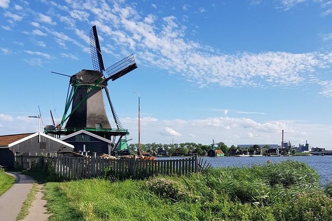 Amsterdam City & Countryside Tour: The Best of both Worlds - Red Light Bar Stop: Quick, Unusual, and Worth Watching With Care