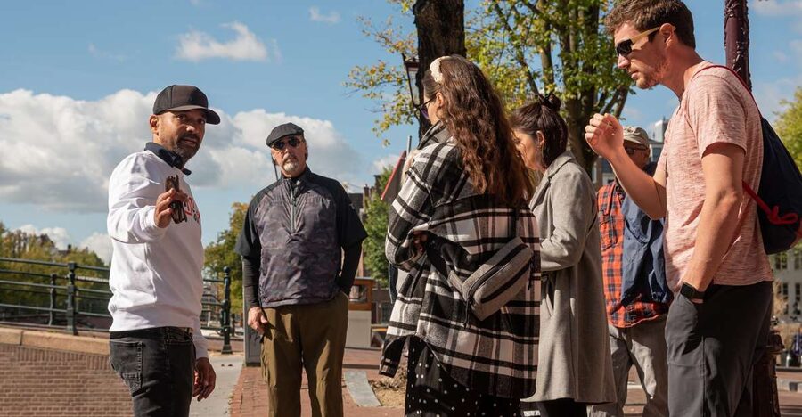 Amsterdam City walking tour - Meeting in the right spot: Park Plaza Victoria Hotel on Damrak