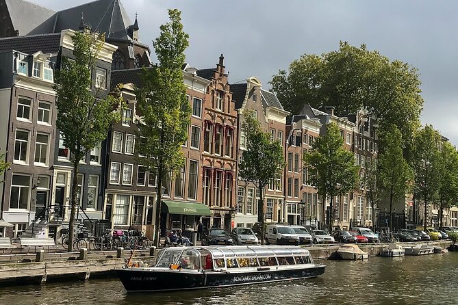 Amsterdam Classic Canal Cruise with Live Guide - The live guide experience: what makes it feel personal