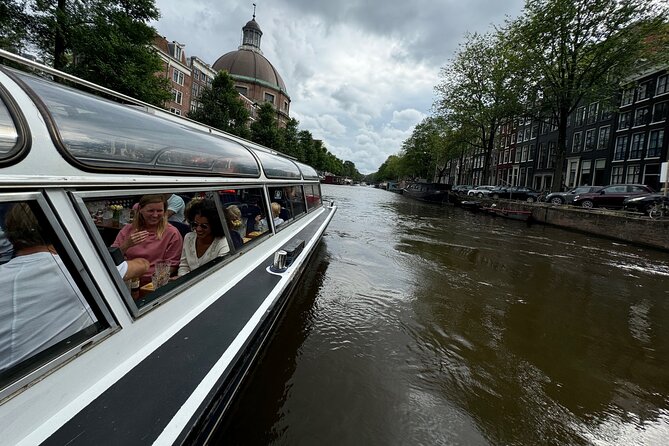 Amsterdam Classic Canal Cruise with Live Guide and Open Bar - Open Bar + a Live English Guide: The Real Value