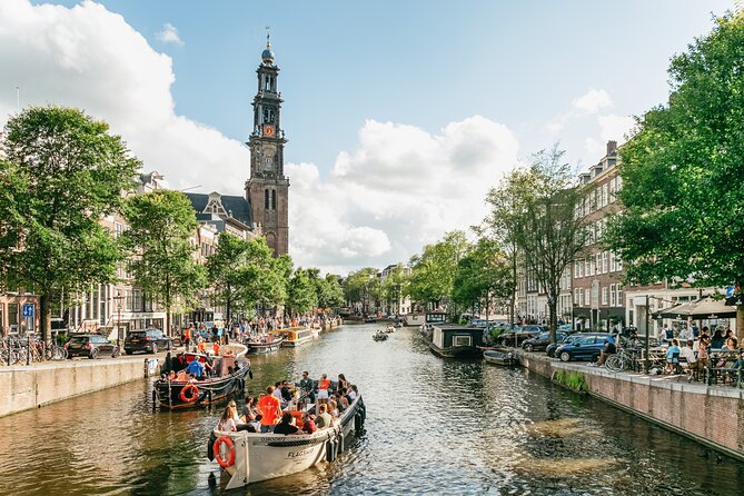 Amsterdam Classic Saloon Boat Canal Cruise with Live Guide - Why a one-hour canal cruise hits the sweet spot