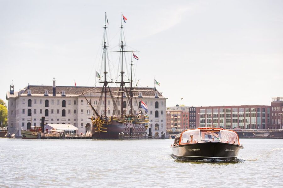Amsterdam Combo: Madame Tussauds and Canal Cruise - The canal cruise: an easy 1-hour reset with GPS audio in 19 languages