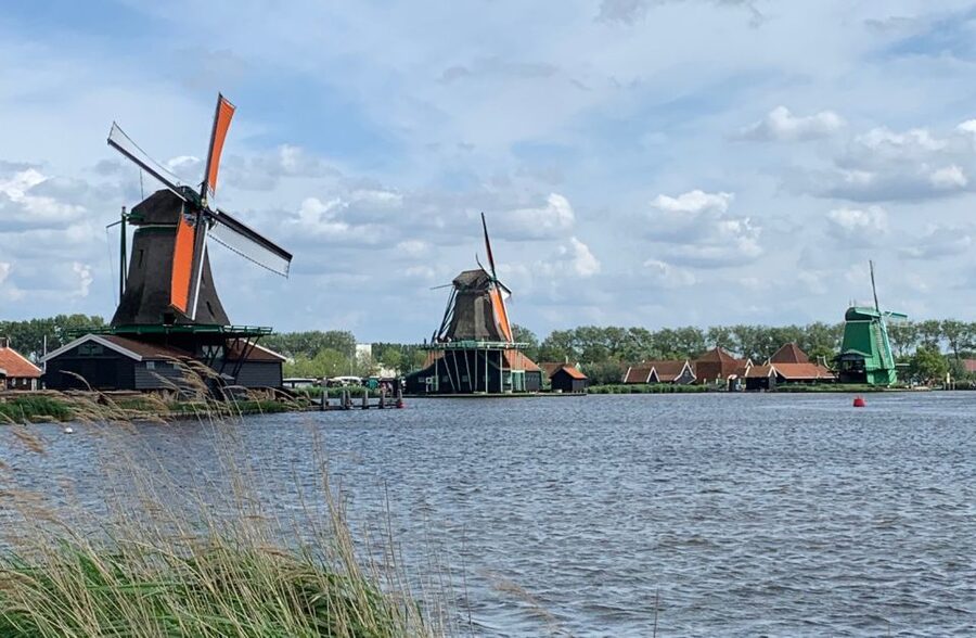 Amsterdam: Countryside Bike Tour and Zaanse Schans Windmills - Cycling through wetlands inspired by Monet
