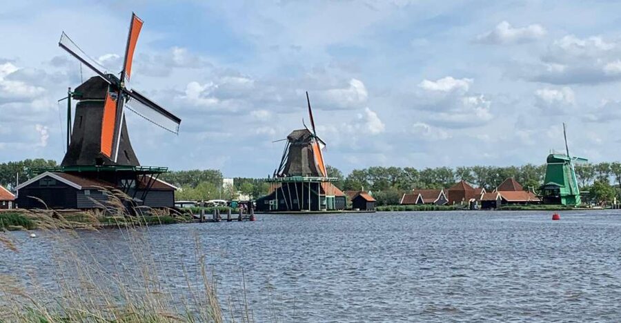 Amsterdam: Countryside Bike Tour and Zaanse Schans Windmills - Zaanse Schans windmill entry: getting inside the machinery