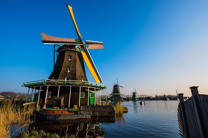 Amsterdam countryside tour by car - Simonehoeve wooden shoes and cheese tasting: the hands-on farm stop