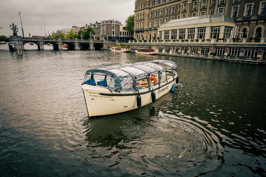 Amsterdam: Covered Canal Booze Cruise with Unlimited Drinks - Why this 1-hour Amsterdam booze cruise feels like a good bet