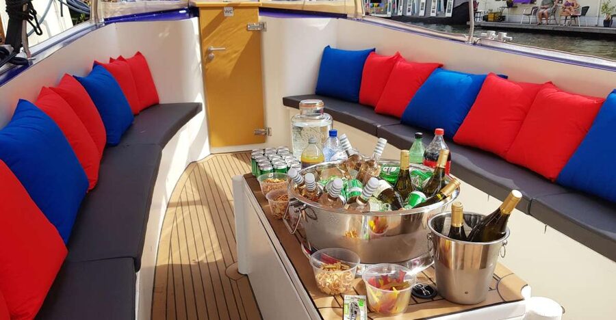 Amsterdam: Covered Canal Booze Cruise with Unlimited Drinks - The cruise route: how the stops build from quick highlights to the long canal stretch