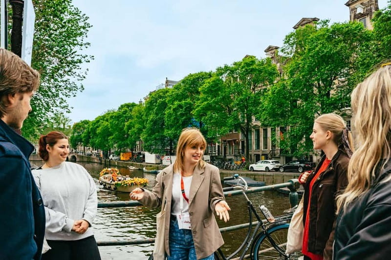 Amsterdam: Cultural Highlights Walking Tour - Dam Square Start: Finding the guide at the National Monument