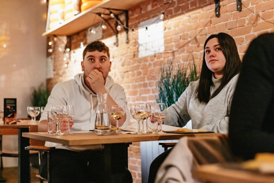 Amsterdam: Dutch Cheese Tasting Experience with Wine - The 45-Minute Flow: 5 Goudas, 3 Wines, and Reset Bites