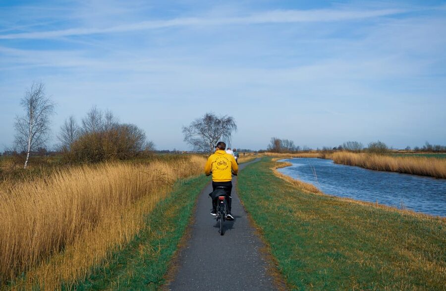 Amsterdam: Dutch Countryside E-Bike with Cheese & Clogs - Monnickendam: harbors, history, and a simple second village hit