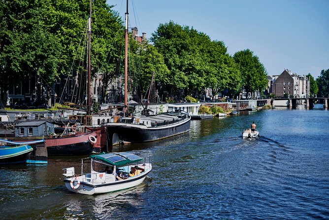 Amsterdam Essence in German: 90-minute waterway trip - Weather is the deal-breaker: how to plan for Amsterdam water time