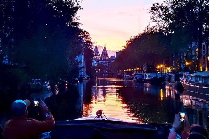 Amsterdam Evening Cosy & Small Cruise & Drinks and Bites - Sunset - What you actually get: drinks, Dutch bites, and the pace