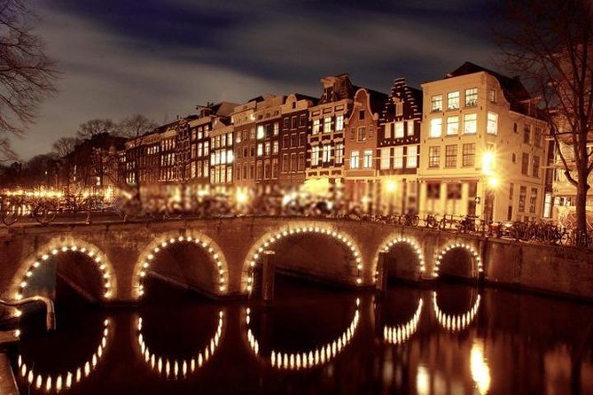 Amsterdam Evening Cosy & Small Cruise & Drinks and Bites - Sunset - Captains make the tour: why narration style matters