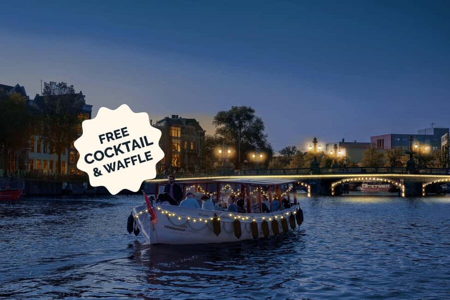 Amsterdam: Evening Lights Cruise incl. Cocktail & Waffle - How the Heated Salon Boat Changes Everything in Winter