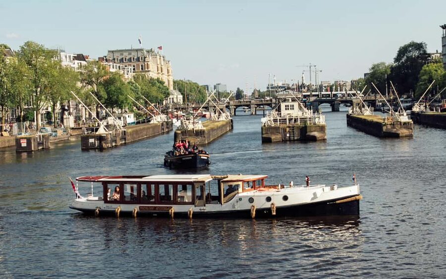 Amsterdam: Evening Lights Cruise incl. Cocktail & Waffle - Who This Cruise Is Best For (and Who Should Skip It)