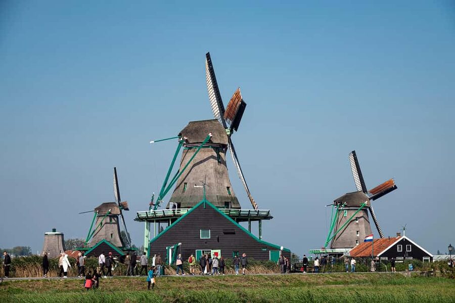 Amsterdam: Experience Zaanse Schans Windmills & Cheese Farm - Zaanse Schans: why this windmill village works so well for a half-day