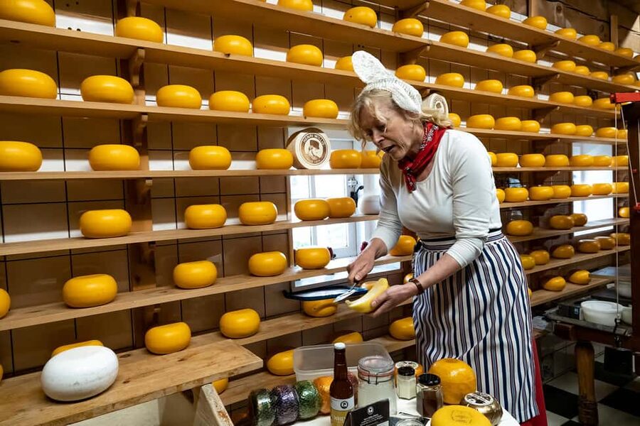 Amsterdam: Experience Zaanse Schans Windmills & Cheese Farm - On the road: luxury coach comfort plus real schedule timing