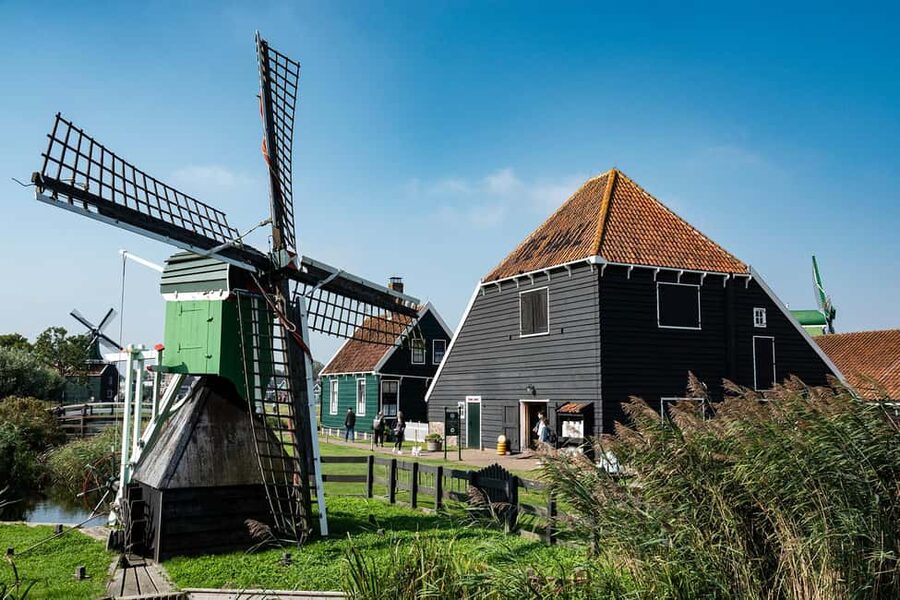 Amsterdam: Experience Zaanse Schans Windmills & Cheese Farm - Clogs at the wooden-shoe workshop: what to watch for