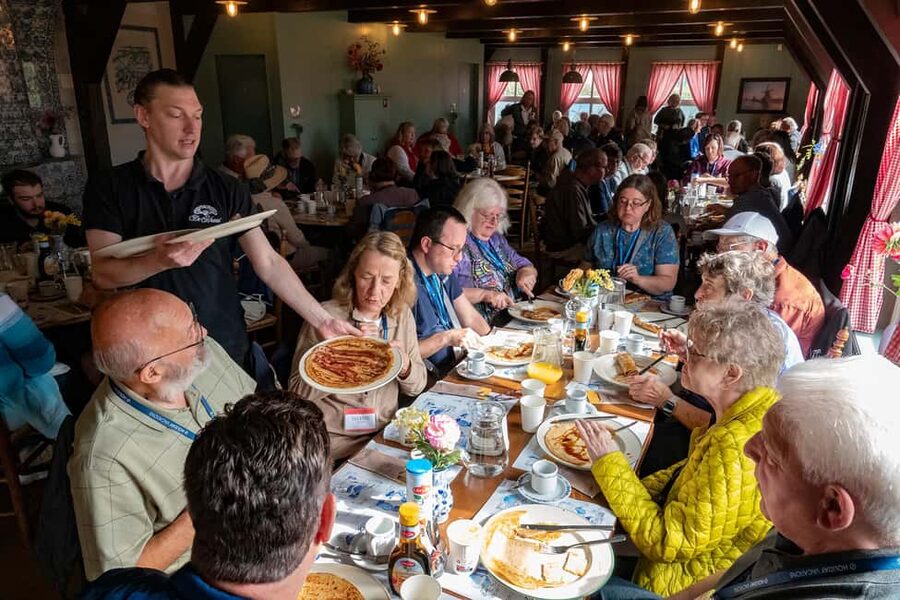 Amsterdam: Experience Zaanse Schans Windmills & Cheese Farm - Cheese farm demo and tastings: the included food moment you’ll actually remember