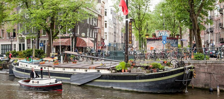Amsterdam Explorer Pass: Save up to 50% on 3-7 Attractions - A smart sample itinerary: bike, cruise, and one big ticket