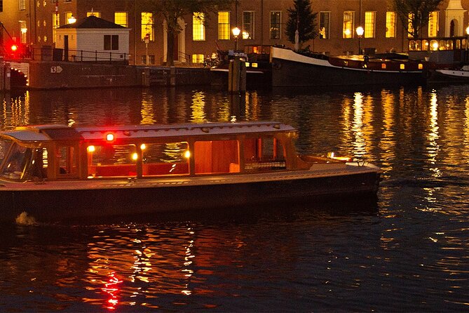 Amsterdam Festival of Lights Cruise by Captain Dave - Included drinks: warm, thoughtful, and not just a gimmick