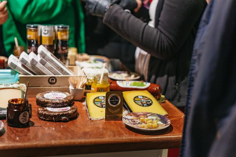 Amsterdam: Food and Culture Walking Tour with Tastings - Begijnhof, Royal Palace, and the Anne Frank area on foot
