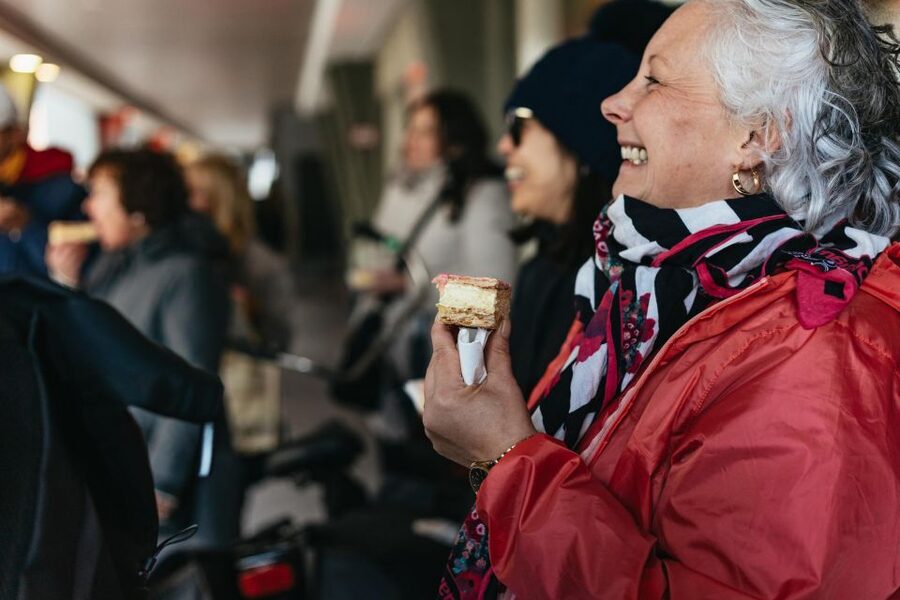 Amsterdam: Food and Culture Walking Tour with Tastings - How the 3.5-hour pace feels (and why small groups help)